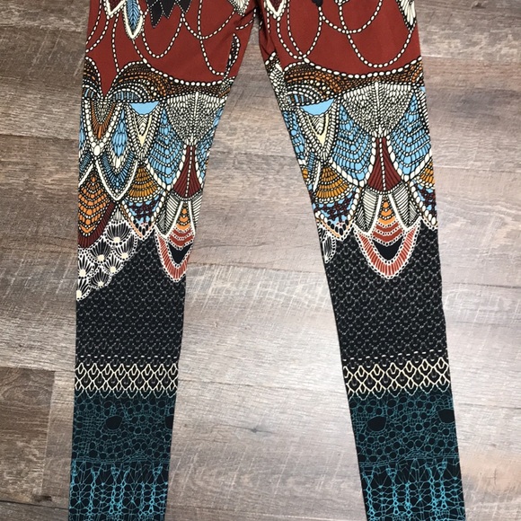 Shovava Batik-style Print Cotton Leggings size medium - Picture 3 of 6